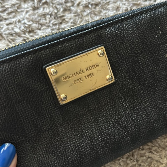 Black Large Michael Kore Wallet - Picture 2 of 3